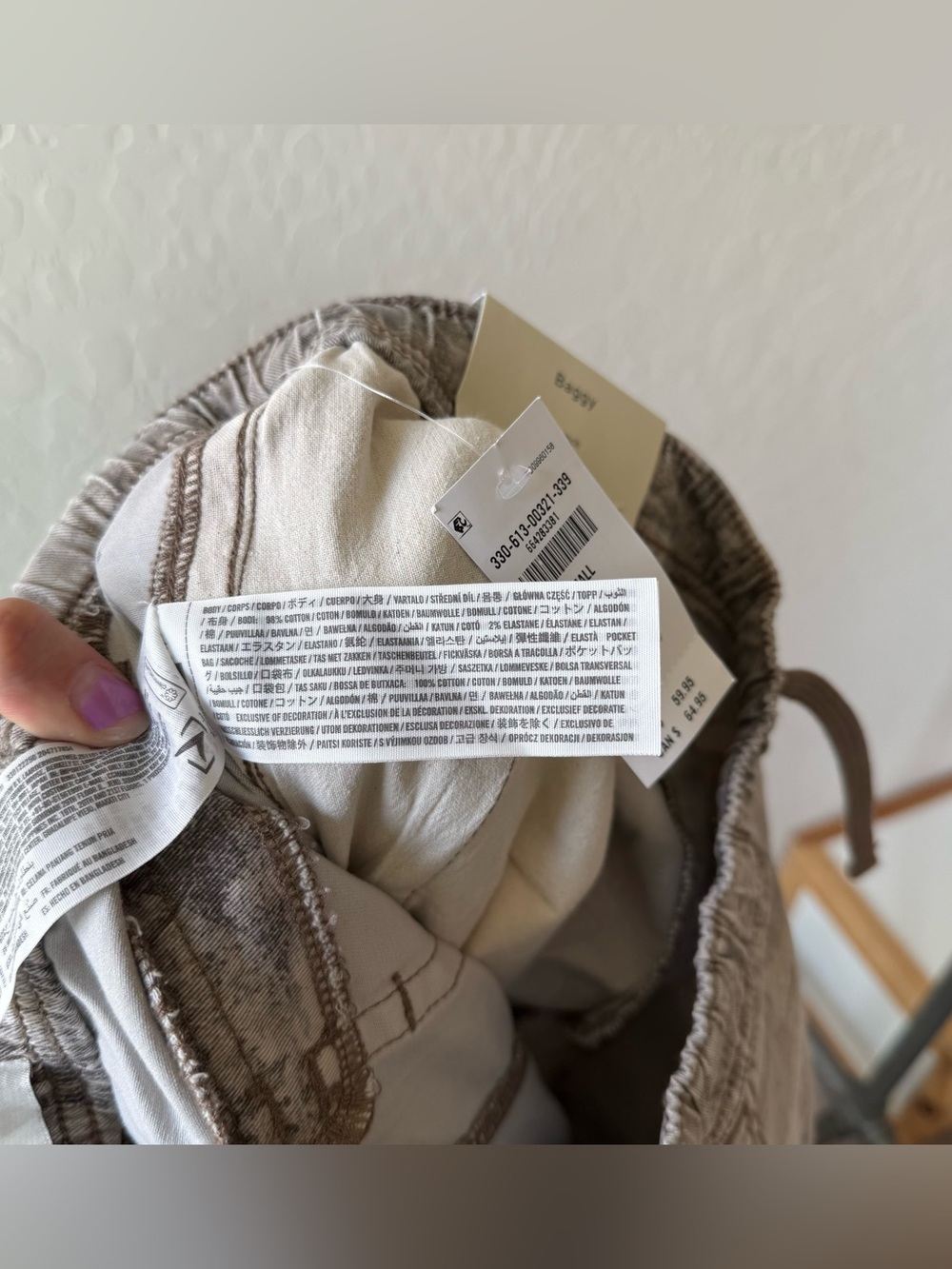 Hollister Men's Super Baggy Camo Cargo Pants - Picture 7 of 9